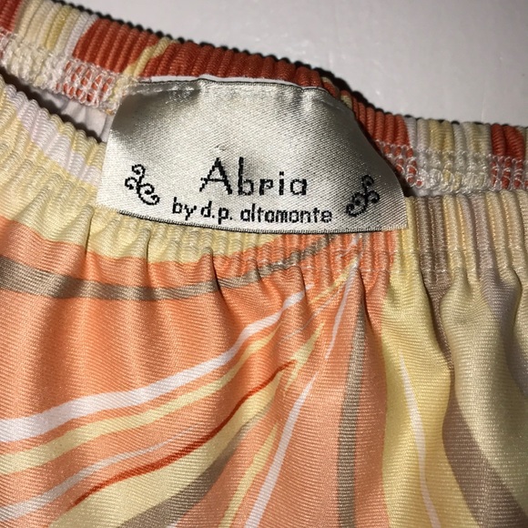 Over the shoulder Ruffle Dress - Picture 3 of 4